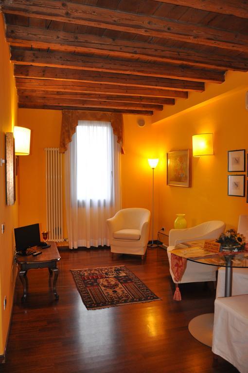 Piazza Nova Guest House Ferrara Habitación foto