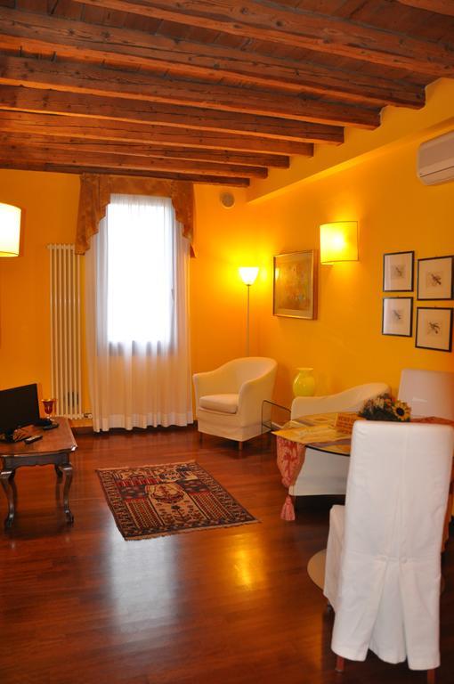 Piazza Nova Guest House Ferrara Habitación foto
