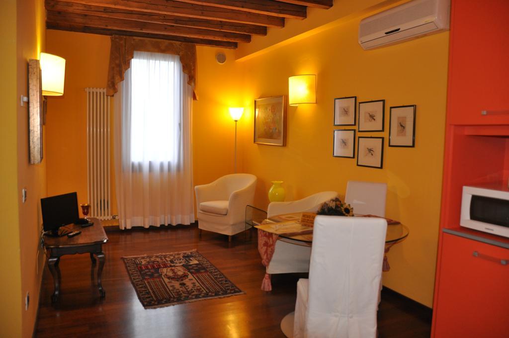 Piazza Nova Guest House Ferrara Habitación foto
