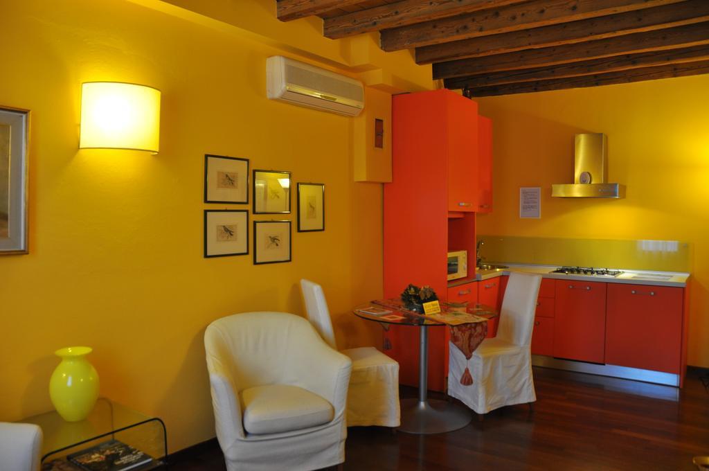 Piazza Nova Guest House Ferrara Habitación foto