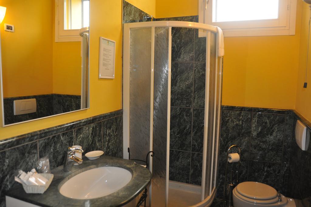 Piazza Nova Guest House Ferrara Habitación foto