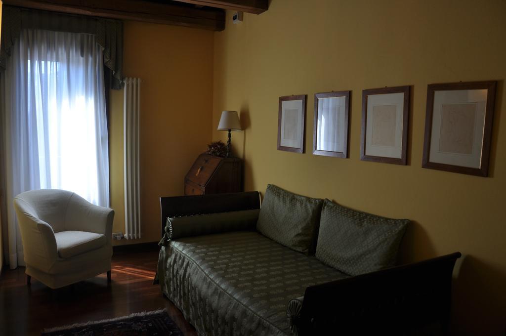 Piazza Nova Guest House Ferrara Habitación foto