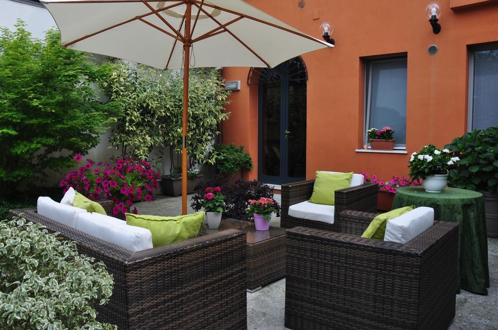 Piazza Nova Guest House Ferrara Exterior foto
