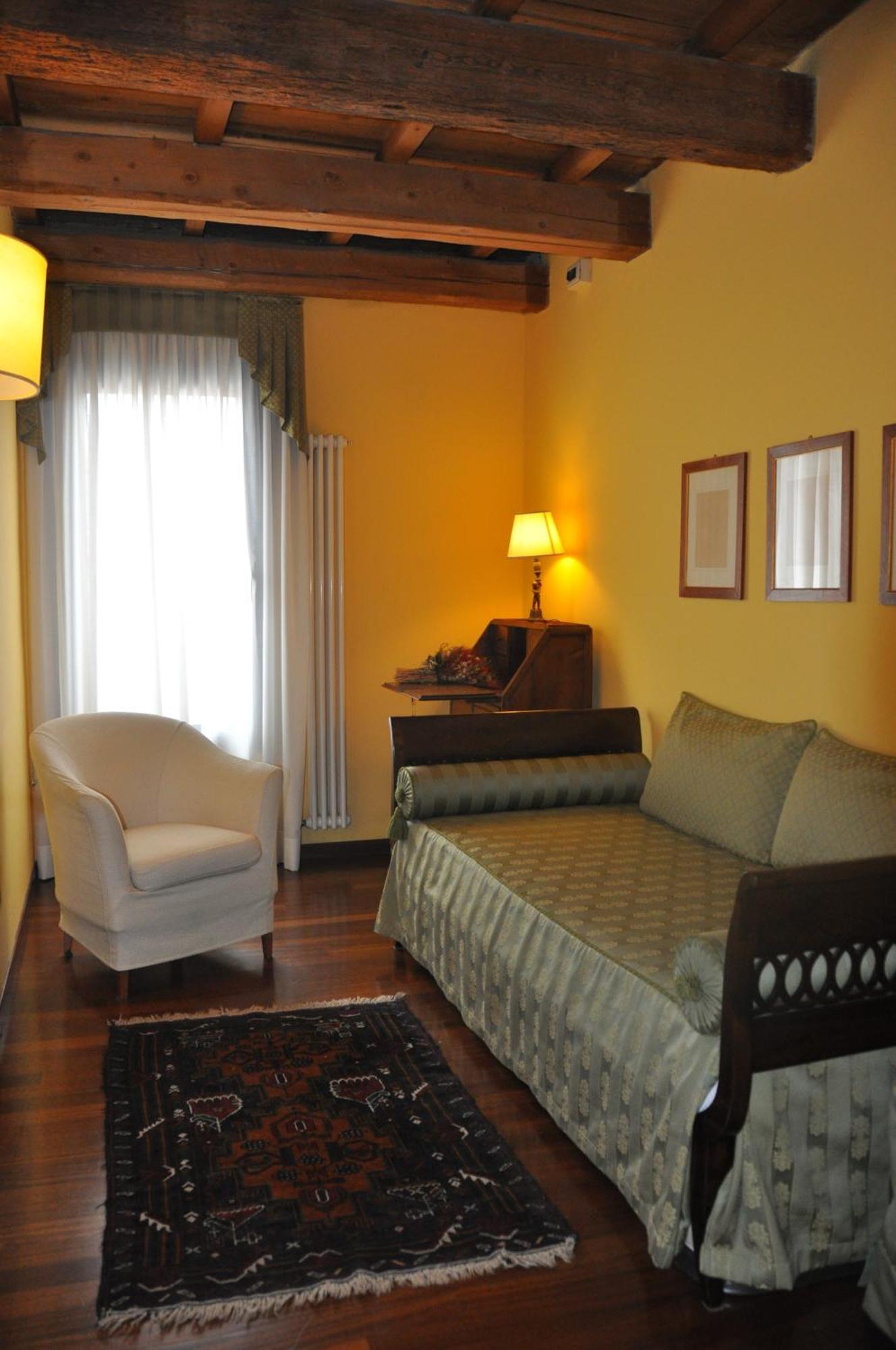 Piazza Nova Guest House Ferrara Habitación foto