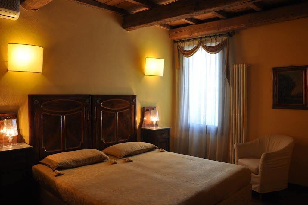 Piazza Nova Guest House Ferrara Exterior foto